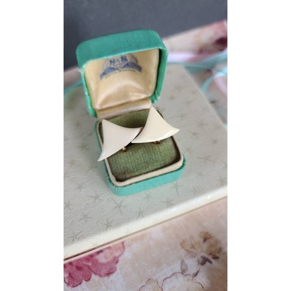 Beige Enamel Clip-on Earrings - Picture 3 of 10